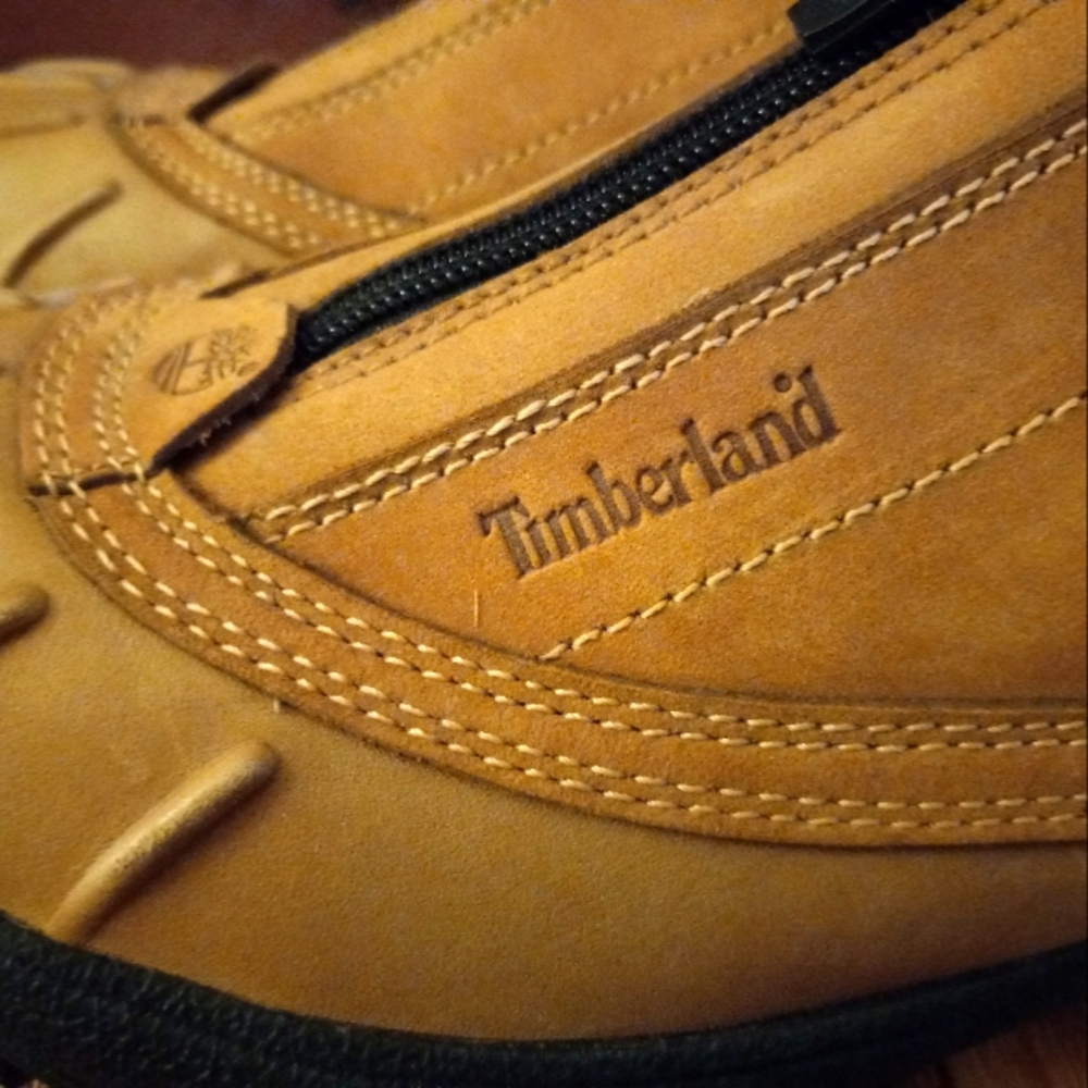 Timberland womens size 7.5m ankle boots(?) With zippers